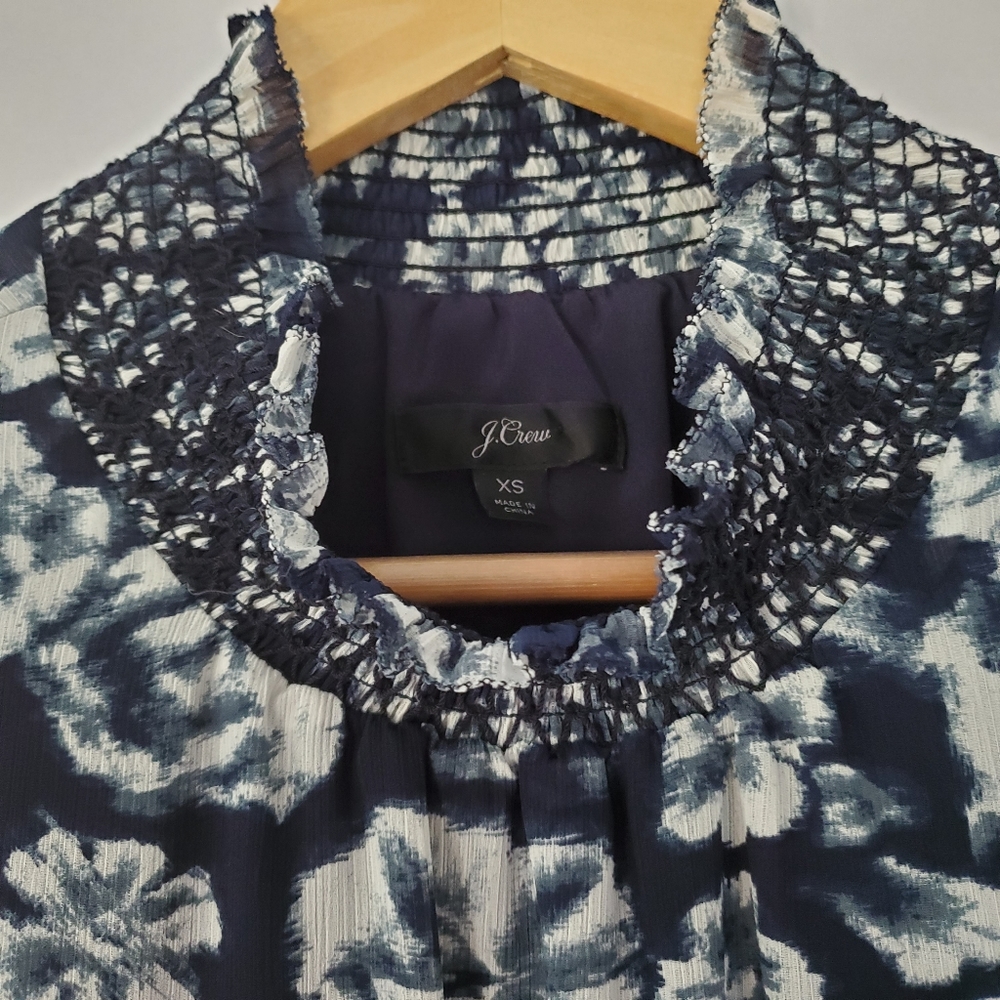 J. CREW XS Shaded Floral Crinkle Chiffon Smocked Top Navy LS Mock Neck Office - Picture 2 of 15